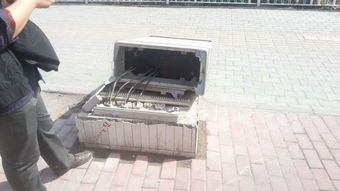 伊犁河路街道九號(hào)小區(qū)社區(qū) 為民解憂辦實(shí)事，協(xié)調(diào)維修通訊器材與信息咨詢(xún)服務(wù)雙管齊下